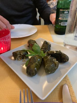 Stuffed wine leafs (v) // vegan at Kapilio in Crete