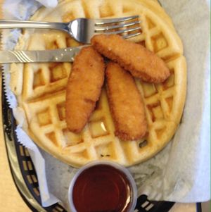 chikn n waffles at Viva La Vegan in Atlanta