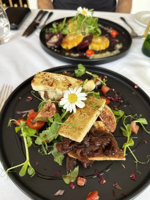 Tofu and Fig Bruchetta  at Cafe Vin Cinq in Rugby