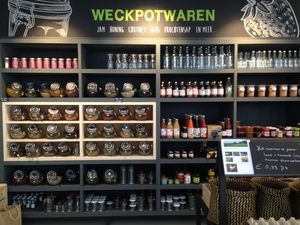 Herbs, tea, juices at Opgeweckt Noord in Groningen