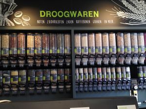 Food in bulk at Opgeweckt Noord in Groningen