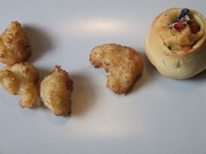 cauliflower and kind of mini-pizza at De Vegetarier in Leeuwarden