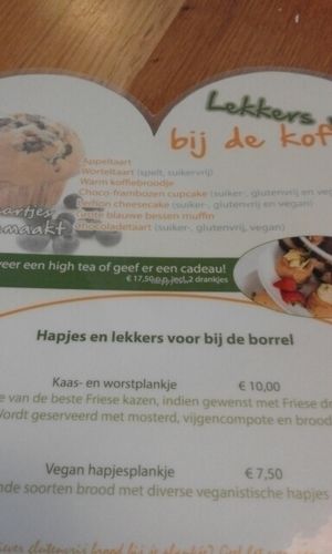 cakes and vegan 'hapjesplank' on menu at Broodje Bewust in Leeuwarden