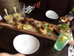 Proeverij van heerlijke voorgerechten. Mosterdsoep, juicy corn ribs, no-salm tompouce, bruschetta mix, caesar salad. at Eetcafe Spinoza in Leeuwarden