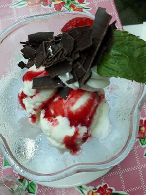 'yoghurt' ijs at Eetcafe Spinoza in Leeuwarden