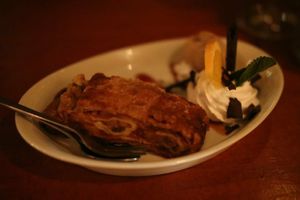 Vegan apelstrudel at Eetcafe Spinoza in Leeuwarden