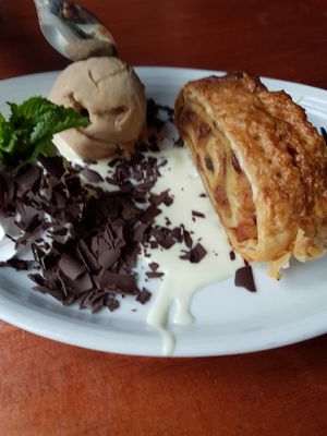 Vegan apfelstrudel at Eetcafe Spinoza in Leeuwarden