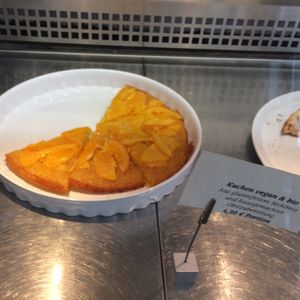 vegan cake at Salute Vegetarische & Vegane Küche in Mainz