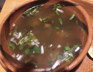 Excelente caldito de champiñones con cilantro, cebollita y limón   at El Arbol Taqueria Vegetariana in Puebla