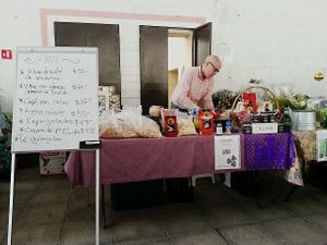 Organic macadamia nuts and cashews, beans etc. and delicious vegan food at Encuentro Comercial Sustentable Tameme in Puebla