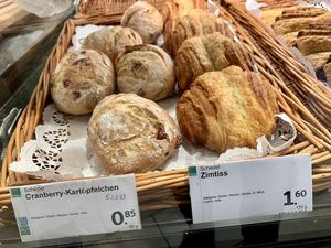vegan cranberry rolls at denn's Biomarkt in Jena
