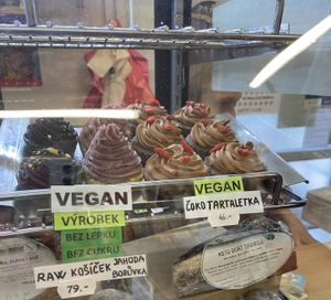  vegan raw kosicky a tartaletky  at Biopotraviny Danfood in Prague