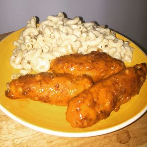 buffalo wings and Mac & Cheese at Make Vegan - Truck in Santa Monica