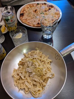 Cacio e Pepe and garlic bread at NovaPizza Vegan Kitchen in Edinburgh