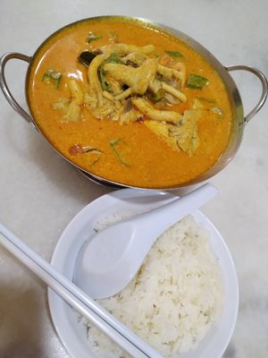 Thai style tofu and oyster mushroom with coconut oil rice at Nature Vegetarian Delights 大自然素食 - Upper Serangoon in Northeast Singapore