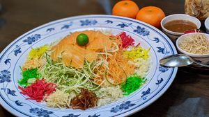 CNY Fortune Toss Yusheng at Nature Vegetarian Delights 大自然素食 - Upper Serangoon in Northeast Singapore