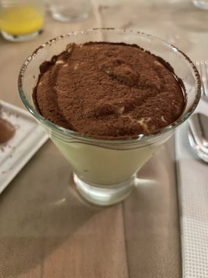 Dessert mandorle açafrão e cardamomo  at Flora in Verona