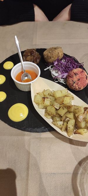 Mini Burger di Legumi at Flora in Verona