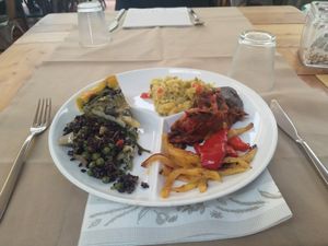 Vegan lunch buffet at Flora in Verona