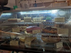 Vegan und glutenfreies Kuchensortiment at Flora in Verona