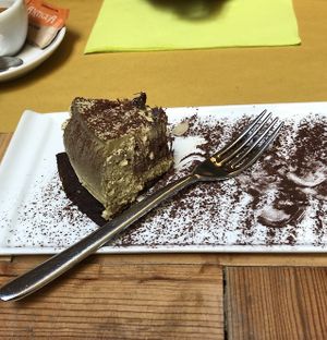 Lecker Pistazien Kuchen  at Flora in Verona