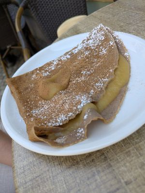 Crepe mit Apfelmus, Zimt und Zucker at Creperie du Palais  in Weimar