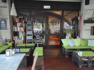 Little outside/inside space at Feliz Cafe in Peschiera Del Garda