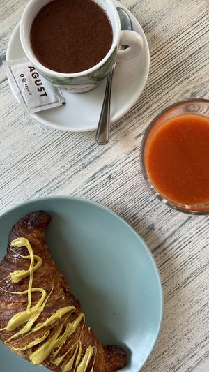 Hot chocolate, red orange juice, croissant with pistacchio spread  at Feliz Cafe in Peschiera Del Garda