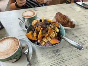 yogurt bowl and croissant filled with hazelnut creme at Feliz Cafe in Peschiera Del Garda