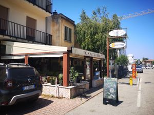 Outside at Feliz Cafe in Peschiera Del Garda