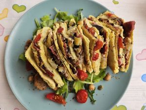 Vegan toast with grilled veggies, beans, salad & cold cuts 😋 at Feliz Cafe in Peschiera Del Garda