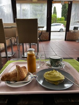 Super fluffy Pancakes!!!😲  at Feliz Cafe in Peschiera Del Garda