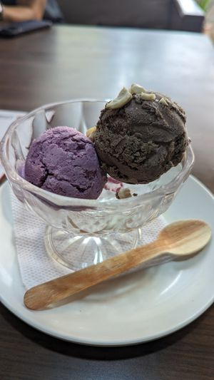 Blueberry and chocolate ice cream at Loving Heart in Kathmandu