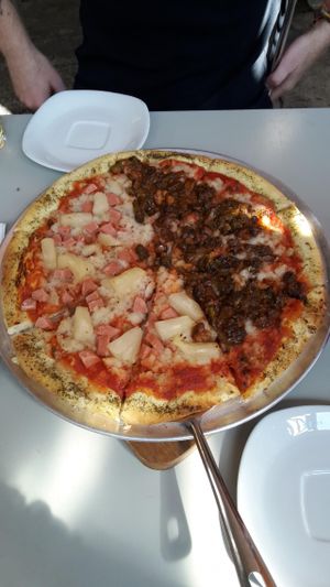 Half hawaiian and half broccoli bbq. Really great flavours! at Vegetal - temporarily closed in Mexico City