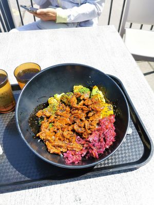 General Copper bowl at Copper Branch in Pointe-claire