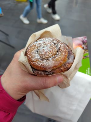 Cinnamon roll at Vegan Store Stall 83 in Rome