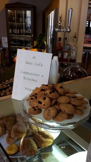 vegan cookies with chocolate or raisins at Gaia Cafe in Vicenza