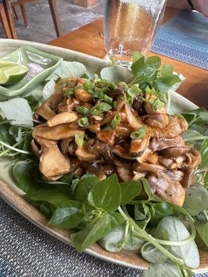 Mushroom lok lak  at Banlle in Siem Reap