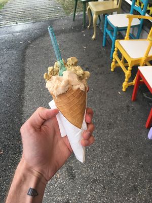Peanut-sesame & Pistachio ice-cream at La Mini Gelateria in Locarno