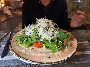Rocket, avocado and tomato salad as a starter, also delicious. at Platan in Samarkand