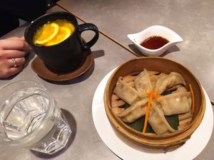 Té, gyozas y agua del grifo a 0,50 xddd at Quy Nguyen - Vegan Living in Berlin