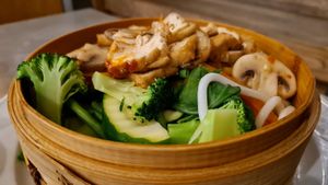 Spicy steamed veggies udon noodles tofu dish 🌱😊👍 at Quy Nguyen - Vegan Living in Berlin