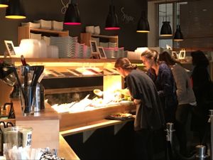 students at food buffet at Sattgrün in Essen