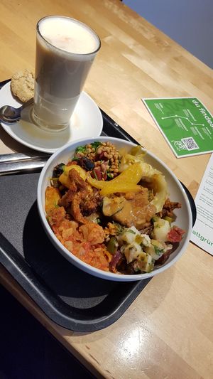 You could definitely load up that middle-sized bowl even more at Sattgrün in Essen