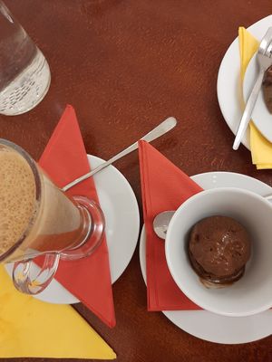 Chocolate icecream at bistRAW & Tea in Prague