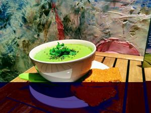 NOVINKA: Hrášková polévka
Od dnešního dne pro vás máme k jidlu teplou 42 polévku s avokádem a chilli :) zahřeje i zasytí, včetně našeho domácího zelňáku. #raw #vegan #bistraw #60Kč at bistRAW & Tea in Prague