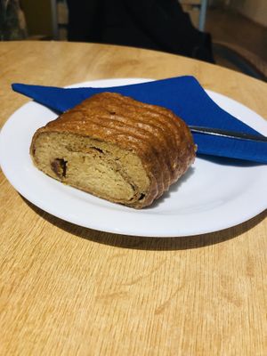 White poppy seed cake at bistRAW & Tea in Prague