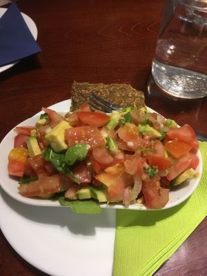 Guacamole with raw bread at bistRAW & Tea in Prague