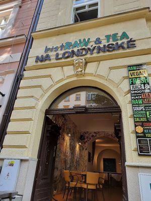 Eingang at bistRAW & Tea in Prague