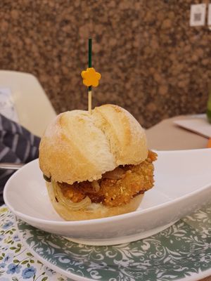 Seitan burger at La Libelula Vegan Cafe in Fuengirola